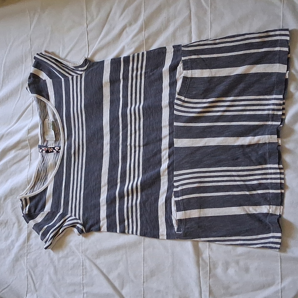 Gray and white Blouse - Picture 1 of 6